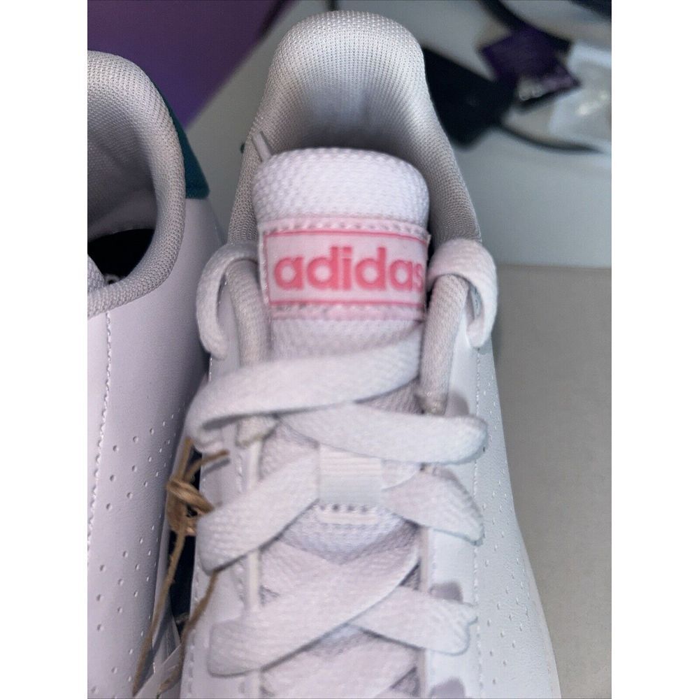NWOB Adidas Advantage  Tennis Shoes Size 2‎ In Kids Color White With Teal - Picture 3 of 9